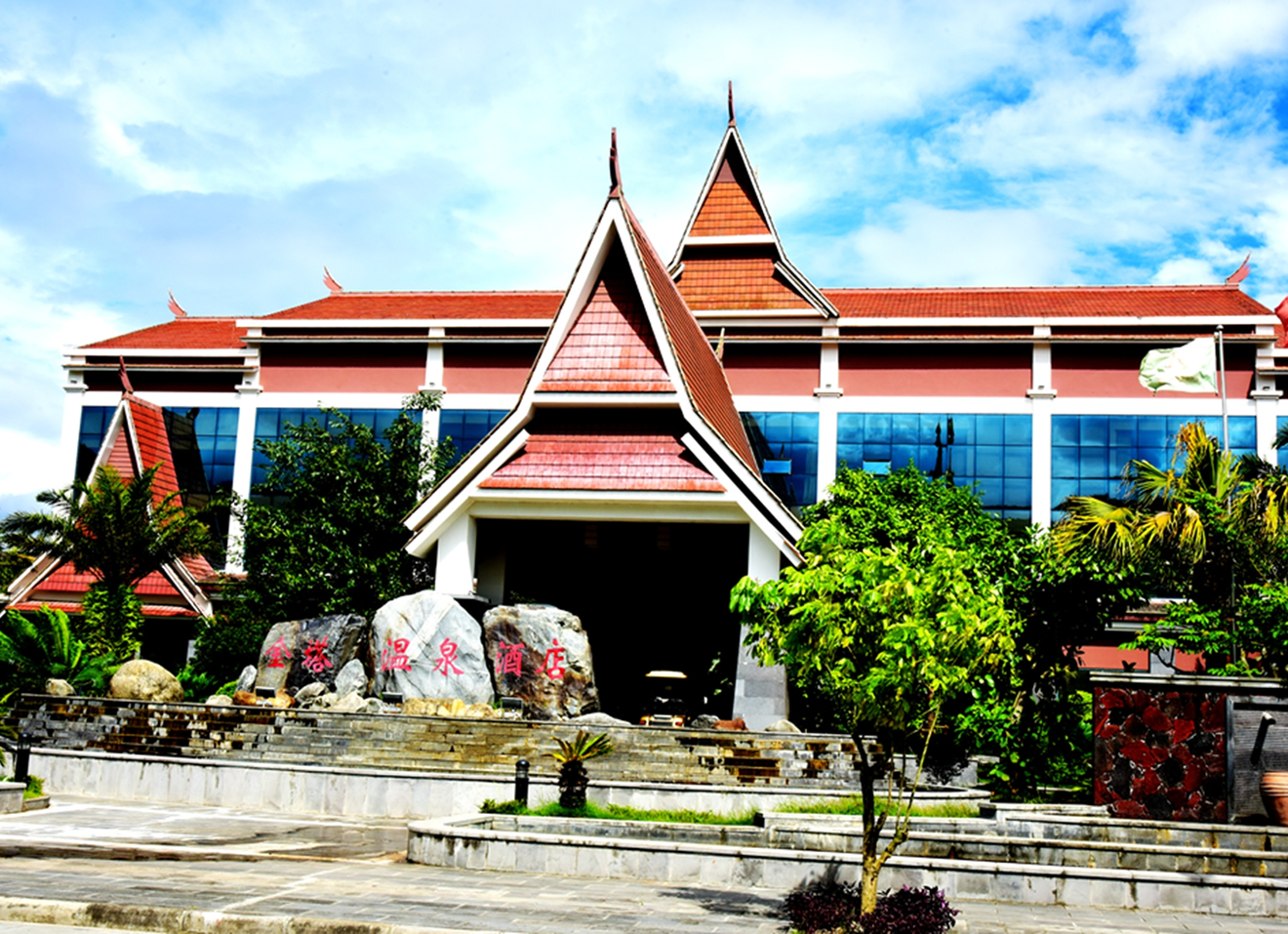 梁河縣金塔溫泉酒店定制11KW一用一備熱水型恒壓供水設備一臺